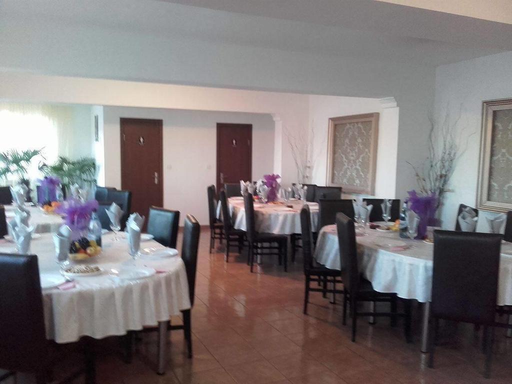 Hotel Casa Dobrescu Centura De Nord Craiova Esterno foto