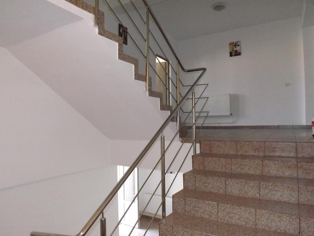 Hotel Casa Dobrescu Centura De Nord Craiova Esterno foto